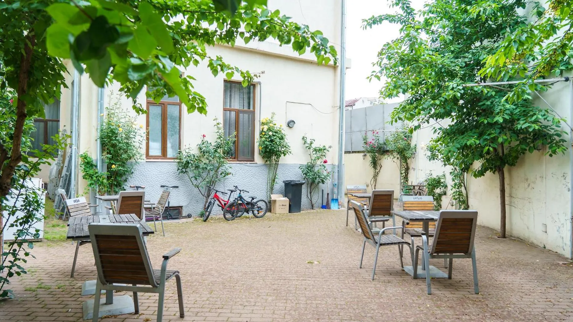 Hostel Km 0 Bucureşti 0*,  România